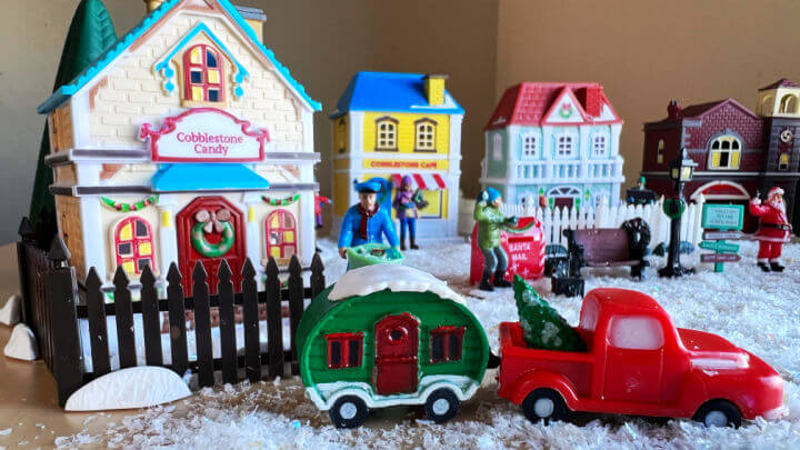 My Christmas Village (Cobblestone Corners 2021) 