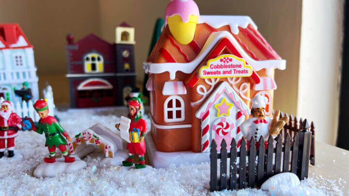 Cobblestone Corners Miniatures Christmas Set 2 Houses Winter Village  Decorations